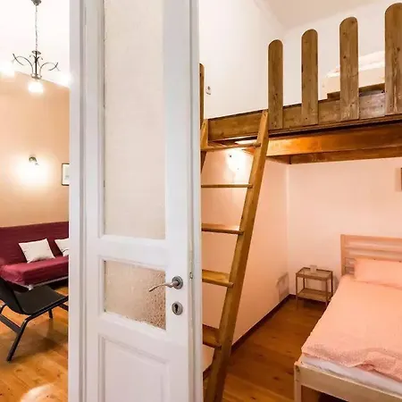 Quiet Just 10 Minutes From The Center Apartment
