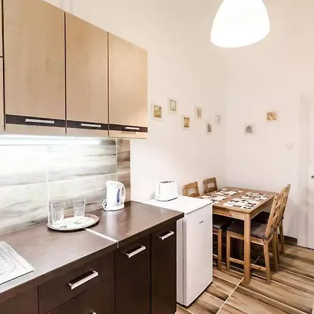 Quiet Just 10 Minutes From The Center Apartment *